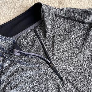 Under Armour Men’s quarter zip, Large regular fit. No flaws!